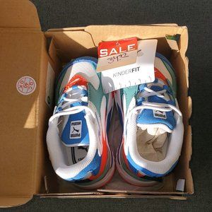 Brand new Kids/Enfants Puma sneakers